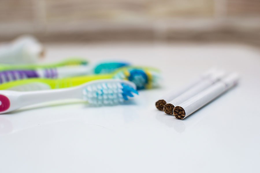 ¿Cuál es el efecto del tabaco sobre los dientes?
