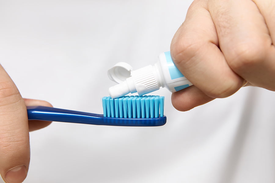 limpiar tu cepillo con agua oxigenada