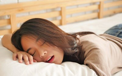 ¿Qué problemas causa dormir con la boca abierta?